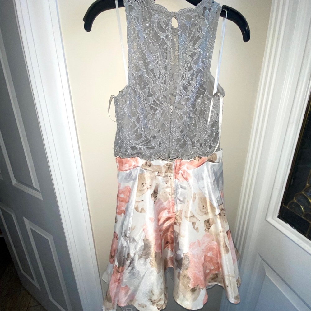 Two piece party/cocktail/courtwarming/prom dress. Silver/floral. Like new!